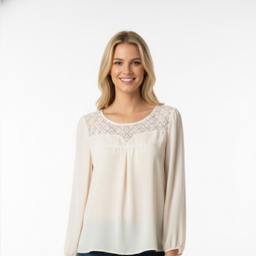 Skies are Blue Off White Long Sleeve Top/Blouse/Shirt with Lace detail Size L
